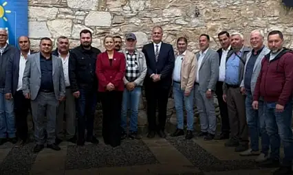 İYİ Parti Tire İlçe Başkanlığı'nda Güven Tazelendi: Ela Ekici Yeniden Başkan Seçildi