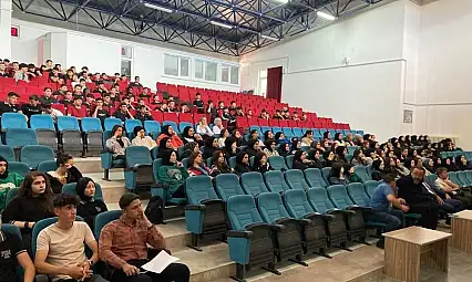 Lise öğrencileri 15 Temmuz'u şiirlerle anlattı