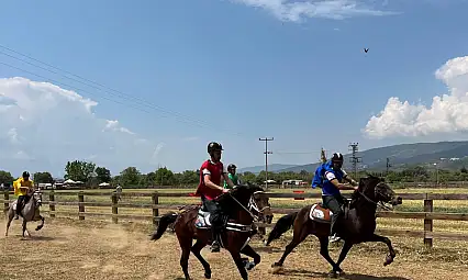 Ödemiş'te Geleneksel Rahvan At Yarışları'nda Şampiyonlar Belli Oldu