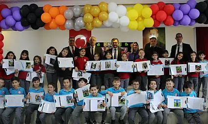 ÖDEMİŞ'TE KARNE HEYECANI YAŞANDI