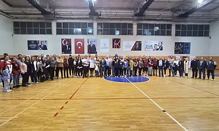 ÖDEMİŞ'TE KURUMLAR ARASI VOLEYBOL ŞENLİĞİ SONA ERDİ