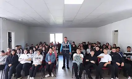 POLİS, ÖĞRENCİLERLE 'HUZURLU EĞİTİM' ÜZERİNE BULUŞTU