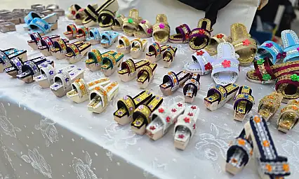 TİRE'DE İLK YENİ YIL HEDİYELİK EŞYA PAZARI AÇILDI