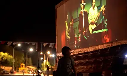 Tire'de Sinema Gecesi: Cem Karaca'nın Hikâyesi Açık Havada Yaşatıldı
