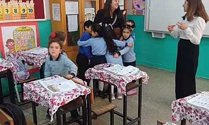 Tire İlçe Milli Eğitim Müdürü Duygu Çevirgen Uzun, İnkılap İlkokulu'nu Ziyaret Etti