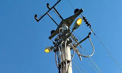 ÜÇ EYLÜL MAHALLESİ SOKAK LAMBALARI DURMAKSIZIN YANIYOR