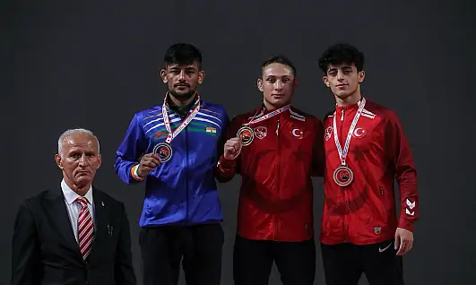 İzmirli Güreşçilerden Uluslararası Arenada Çifte Altın