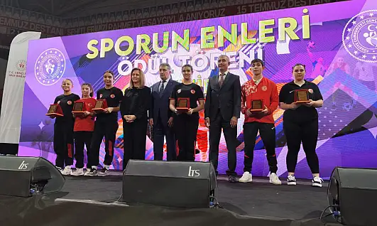 Tireli Genç Sporcular Prestijli Organizasyonda Ödüllerine Kavuştu