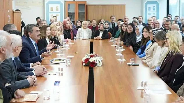 2025 Yılı Öğretmenlik Kariyer Basamakları Kılavuzu Yayımlandı