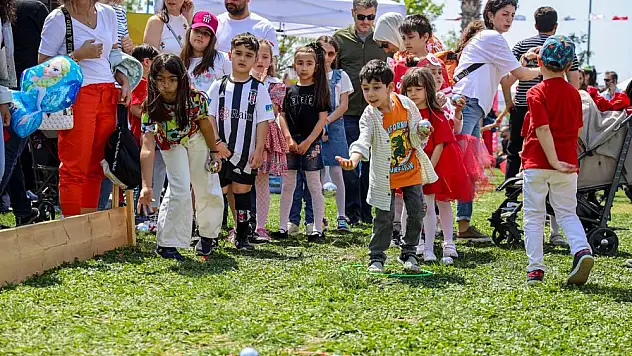 23 Nisan Karşıyaka'da coşkuyla kutlandı