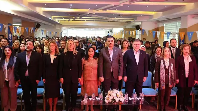 AK PARTİ TİRE'DEN İZMİR KADIN KOLLARI TOPLANTISINA KATILIM