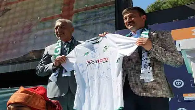 AK Partili Dağ ve vekil adayları Konyalılar ile buluştu