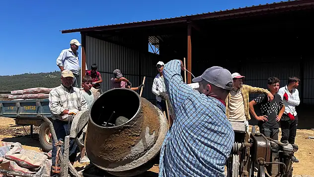 Akpınar Mahallesi Düğün Salonu Zemini Betonlanıyor