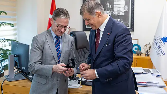 Avustralya Başkonsolosu Tony Huber, Başkan Tugay'ı Ziyaret Etti