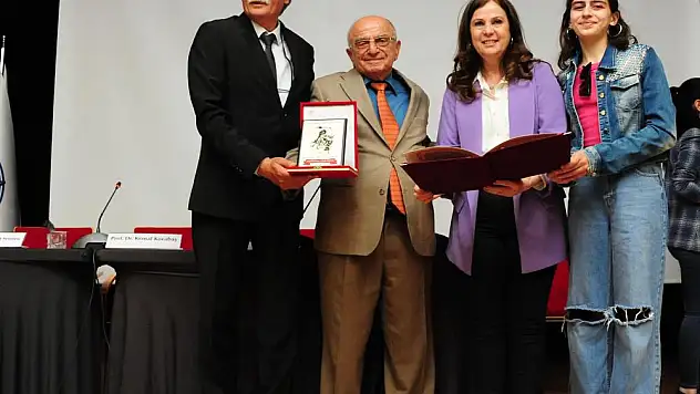 Aydınlanma Onur Ödülü Yakup Kepenek'e verildi