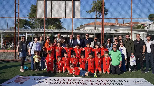 Ayvalık'ın geleneksel turnuvasında dostluk kazandı