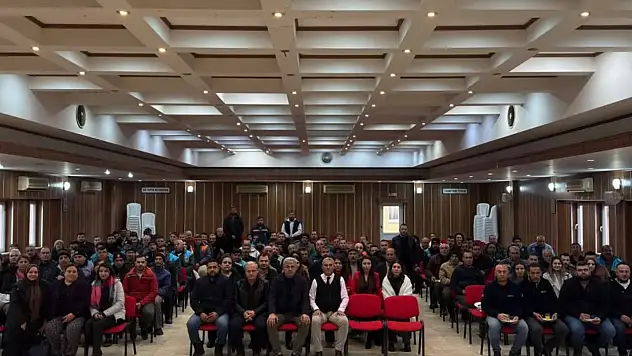 BAŞKAN COŞKUN, BELEDİYE PERSONELİYLE YENİ YILI KARŞILADI EMEKÇİLERE TEŞEKKÜR VE YENİ YIL MESAJI