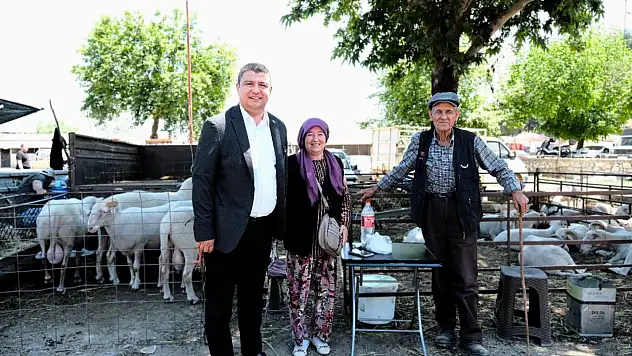 Başkan Okuroğlu Hayvan Pazarı'nda Vatandaşlarla Buluştu