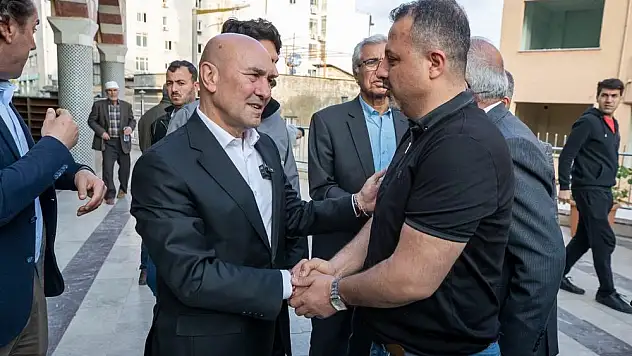 Başkan Soyer, Depremzedelerle Birlikte Bayramı Kutladı