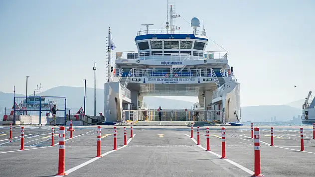 Başkan Soyer yenilenen Üçkuyular Feribot İskelesi'ni inceledi