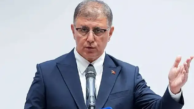 Başkan Tugay'dan Çerçioğlu'nun Parti Değişikliği İddialarına Tepki: 'Etik Değil, Aile Değiştirmek Gibi'