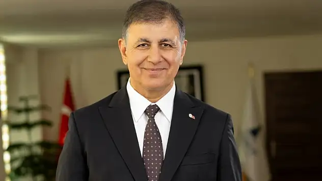 Başkan Tugay'dan Öğretmenler Günü Mesajı: 'Milletleri Kurtaranlar Yalnız ve Ancak Öğretmenlerdir'