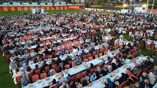 Bayındır Belediyesi'nden Kadir Gecesi'ne özel iftar yemeği