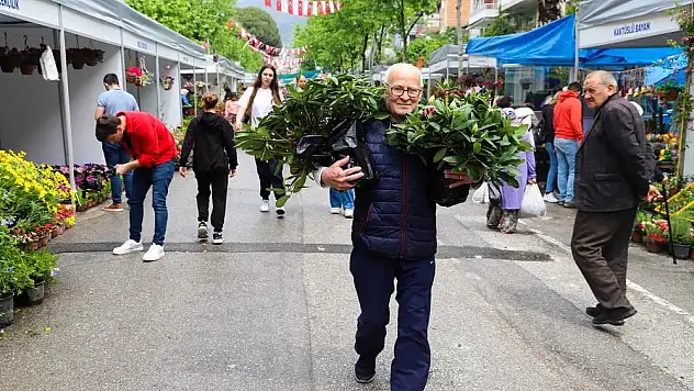 Bayındır Çiçek Festivali doldu taştı
