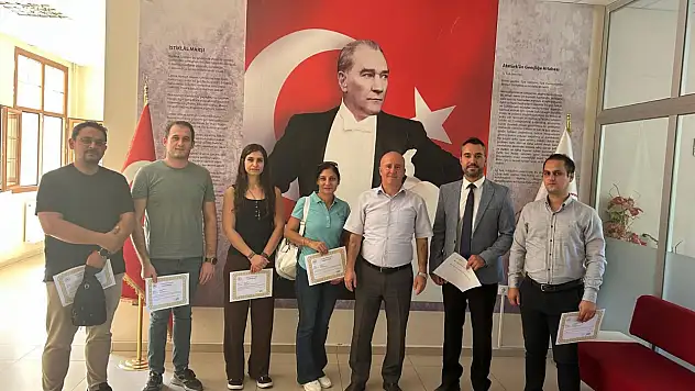 Bayındır'da Başarılı Öğretmenlere Başarı Belgesi