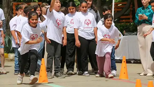 Bayındır'da Geleneksel Çocuk Oyunları Etkinliği Renkli Görüntülere Sahne Oldu
