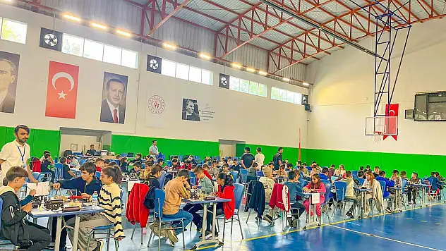 Bayındır'da Kızılay Haftası Satranç Turnuvası Başladı