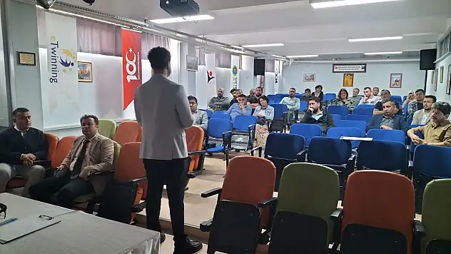 Bayındır'da Okul Müdürlerine Kan Bağışı Bilgilendirmesi