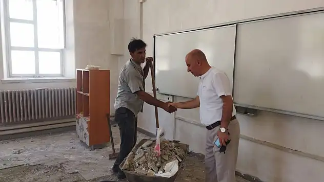 Bayındır İlçe Milli Eğitim Müdürü Ökay, Kazım Dirik Ortaokulu'nda İncelemelerde Bulundu