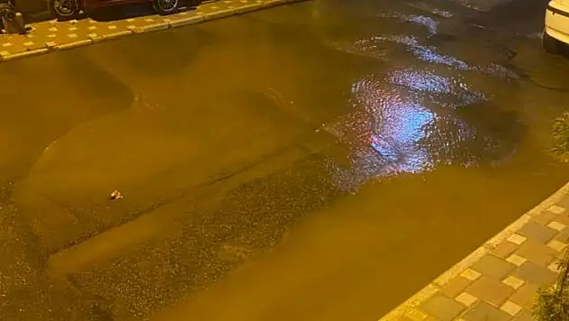 Bengisu Mahallesi'nde Patlayan Su Borusu Vatandaşı Çileden Çıkardı