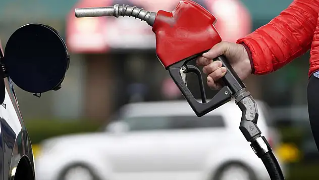 Benzin ve Motorine dudak uçuklatan zam geliyor!