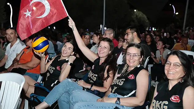 Bergama’da Filenin Sultanları’na tam destek