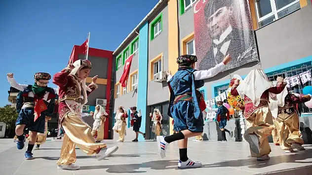 Bergama'da ilköğretim haftası kutlandı