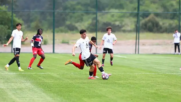 Beşiktaş altyapısı yeni sahasına kavuştu