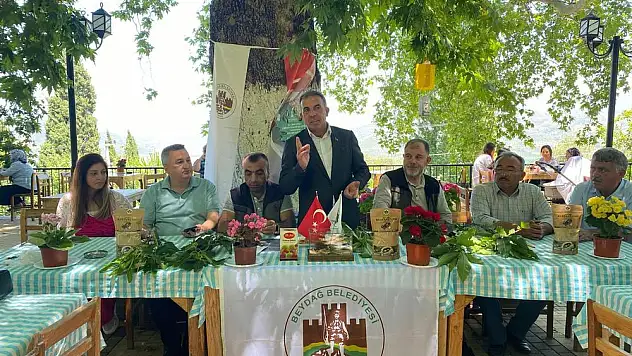 Beydağ halkı ‘Kestane Gal Arısı Zararlısı’ toplantısında buluştu