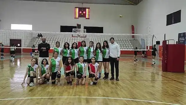 Beydağ kız voleybol takımı çalışmaların  aralıksız olarak sürdürüyor
