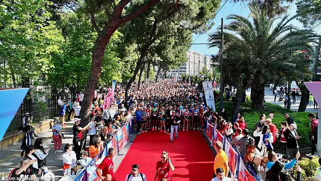 Binlerce insanın katıldığı Maraton İzmir koşusu tamamlandı