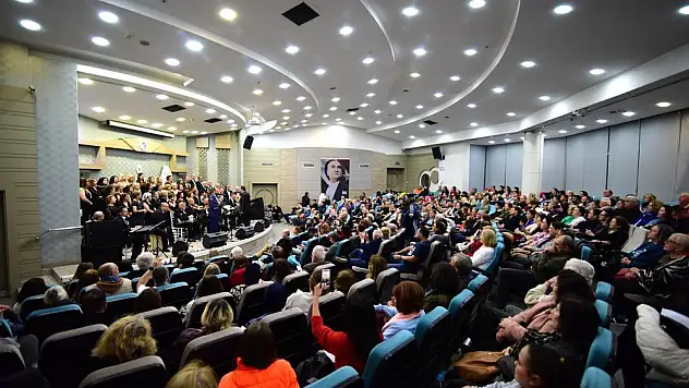 Bornova'da ''Aşk ve Sevgi Şarkıları' yankılandı