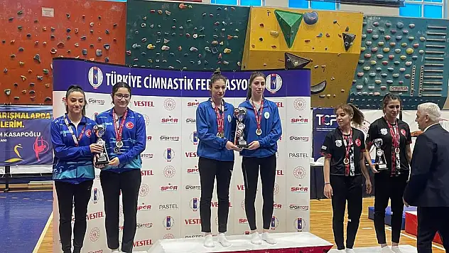 Bornovalı cimnastikçilerden şampiyonuk!
