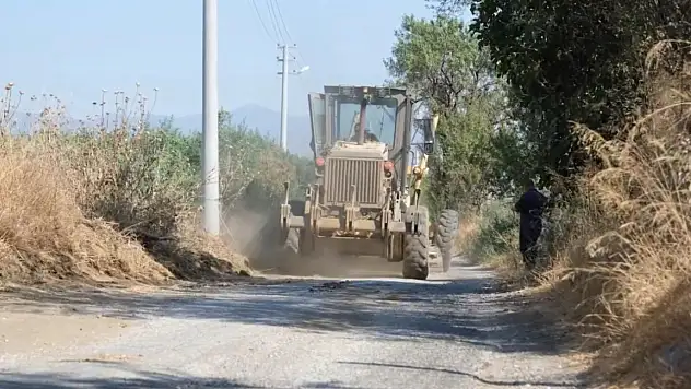 Boynuyoğun'da üretim yolunda şarampol temizliği