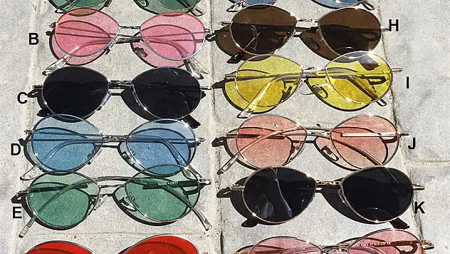 Çakma gözlüklere dikkat