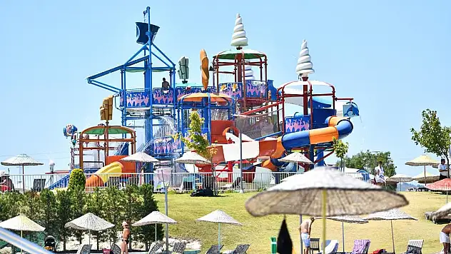 Çeşme Oasis Aqua Park sezonu açıyor