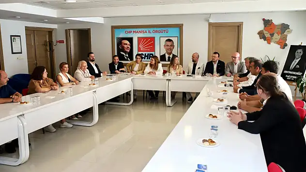 CHP HEYETİ MANİSA'DA ÇİFTÇİ, ESNAF VE EMEKLİYİ DİNLEDİ