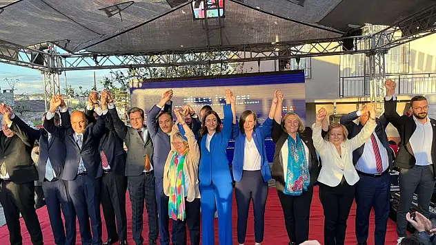 CHP İzmir milletvekili adaylarını tanıttı