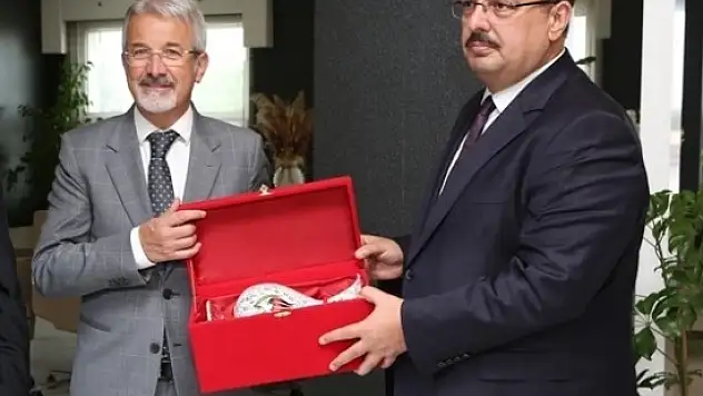 CHP’li Erdem, Vali Canbolat’a dert yandı