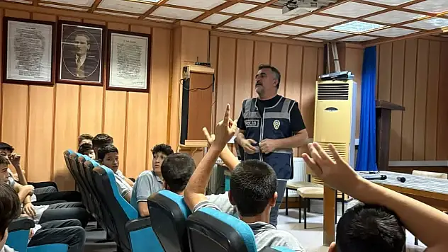 Çocuk Polisi'nden Liselilere Önemli Mesajlar